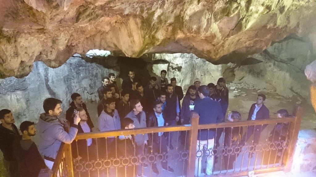 Ashab-ı-Kehf-MağarasıYedi-Uyurlar-Mersin.-1024x576